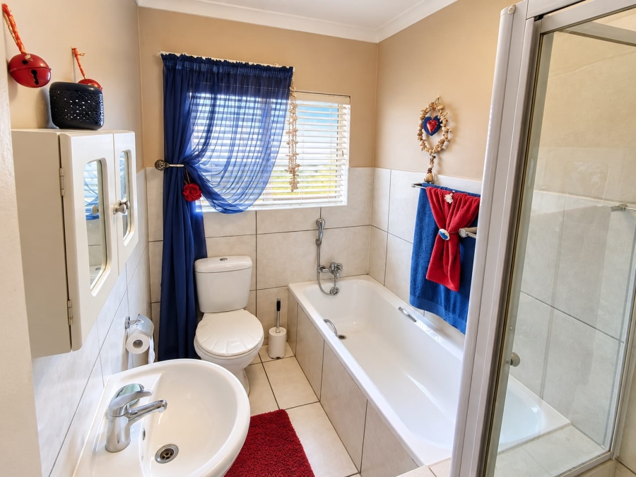 3 Bedroom Property for Sale in Heiderand Western Cape